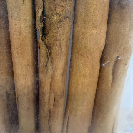 Les Bâtons de Cannelle de l'ile de la Réunion produit, extrait et préparé par la Maison du Curcuma / Mémé Rivière.