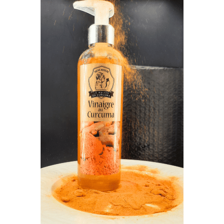 Le vinaigre de curcuma de la Maison du Curcuma né de la collaboration entre la maître Vinaigrier CHAIX et Mémé Rivière